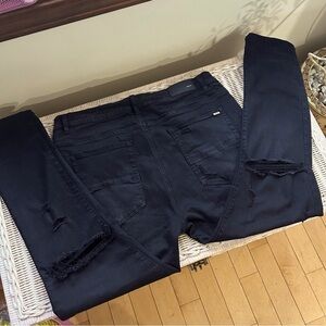 🦁 Amiri Distressed Ripped Jeans